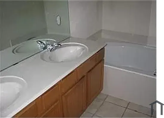 5 bed, 2033 sqft, $2,600 — Photo 4