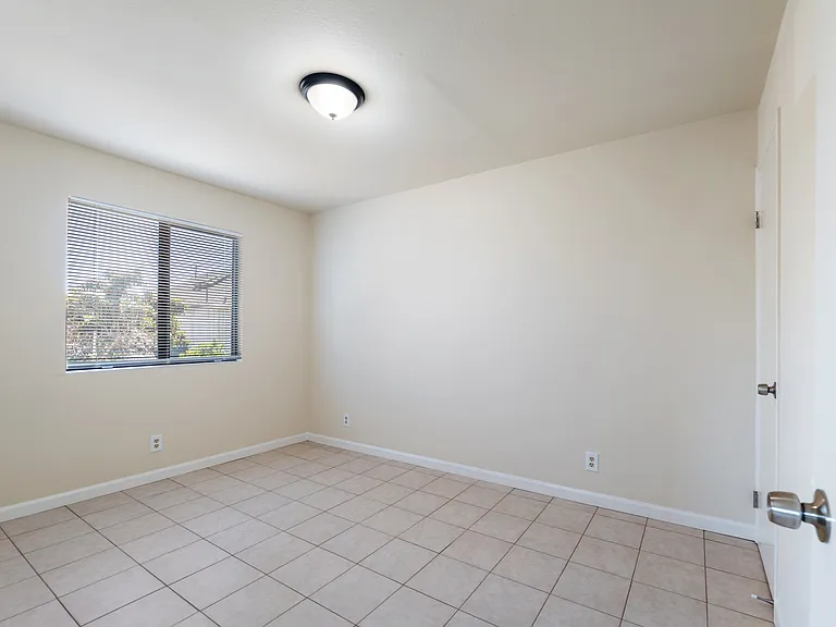 1729 E 15th St #4 — Photo 10