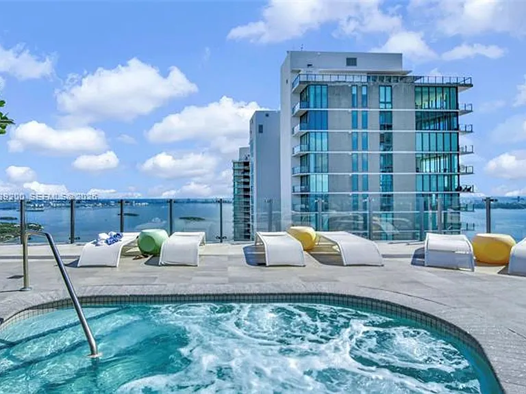 501 NE 31st St #Penthouse 4302 — Photo 37