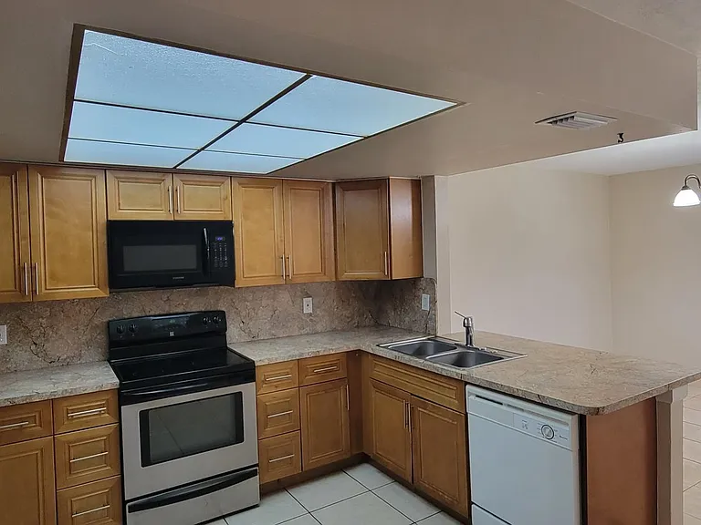 7104 NW 80th Ave — Photo 6