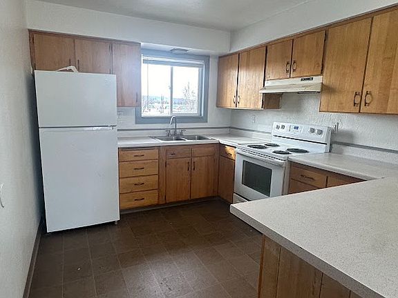 3rd image of 827 17th Ave APT 145
