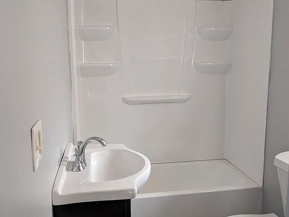 5th image of 539 Cedar St APT 3