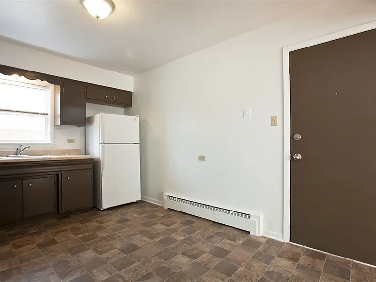 464 Gordon — Photo 12