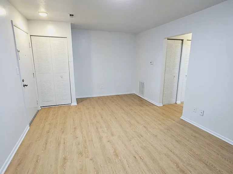 Sugarbush Apartments — Photo 24