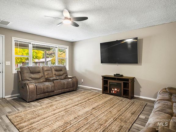 5th image of 420 Oak Ct