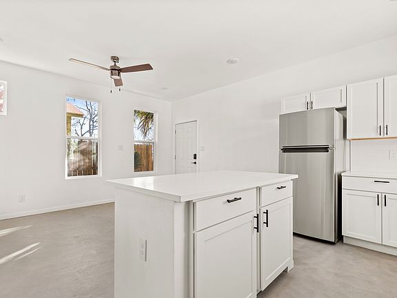 4th image of 1005 Essex St #202
