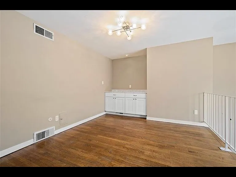 6412 Howe St #1 — Photo 16