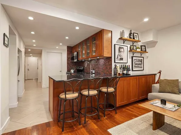 105 East 19th Street image 5 of 10