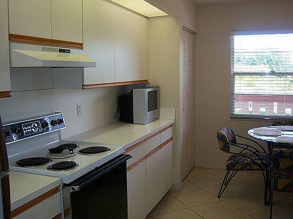 Eat-in Kitchen