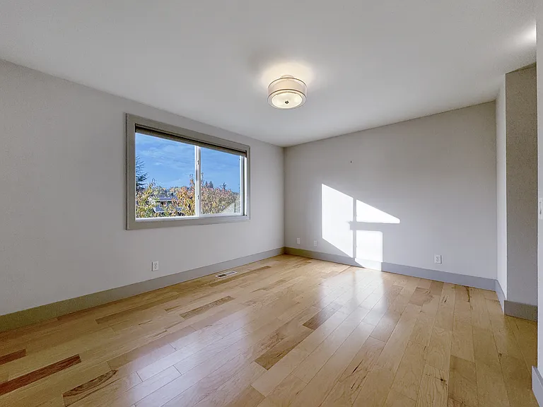 5657 23rd Ave SW — Photo 14