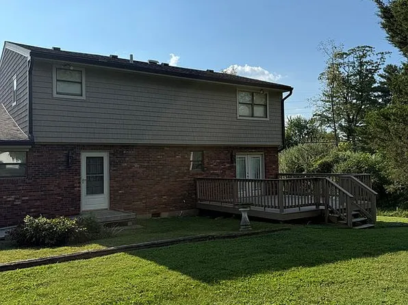 2911 Borowick Cir, La Grange, KY 40031
