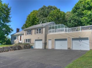 39 Marquardt Ln, Groton, CT 06340