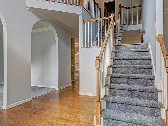 4th image of 980 Laurel Springs Ln SW