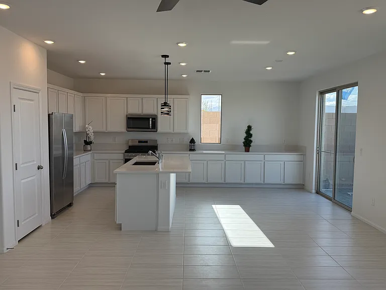 W Quail Ave — Photo 43