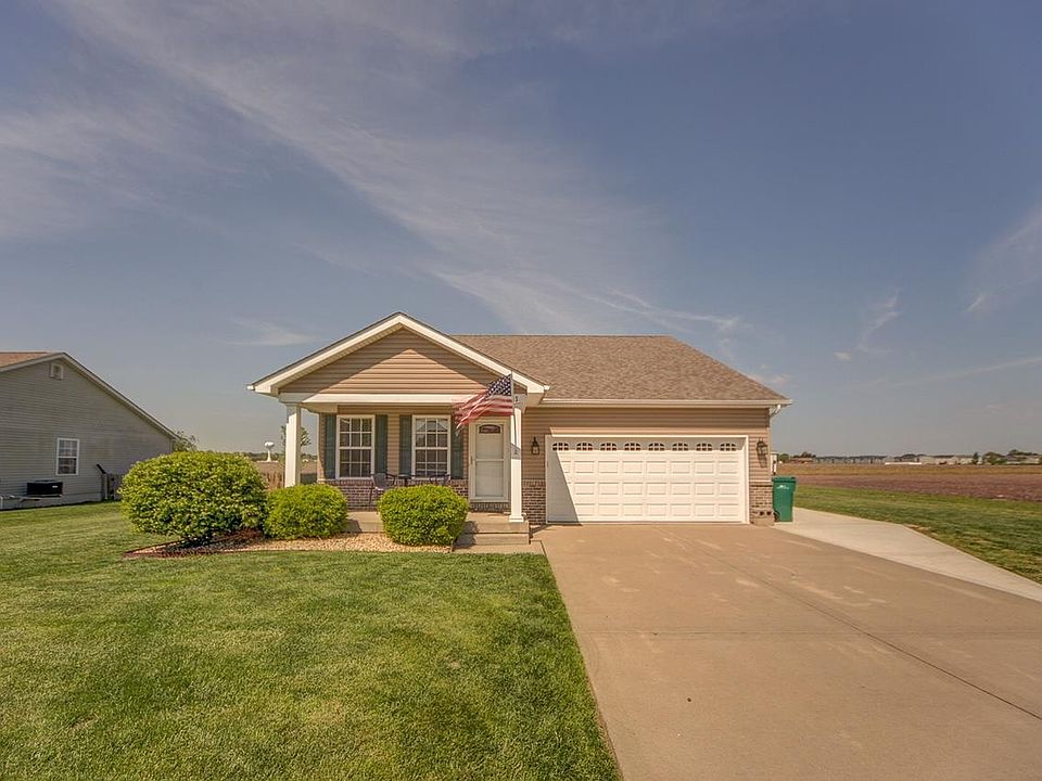 1st image of 833 Moorland Cir
