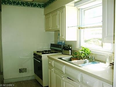 5th image of 1430 Bryden Dr