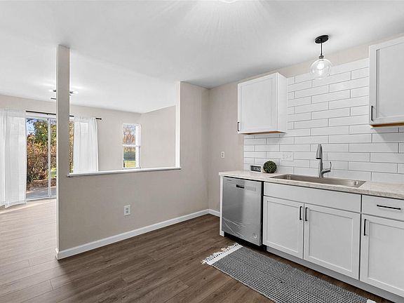 4th image of 3604 Candlewyck Club Dr APT B