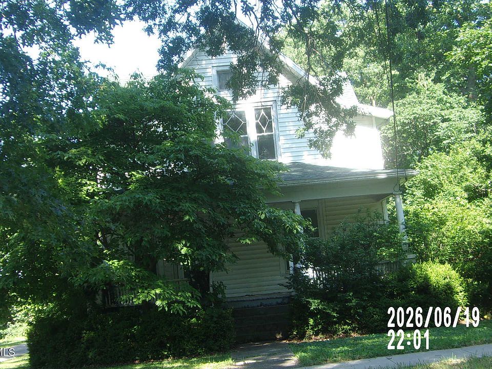 1st image of 619 Woodlawn St