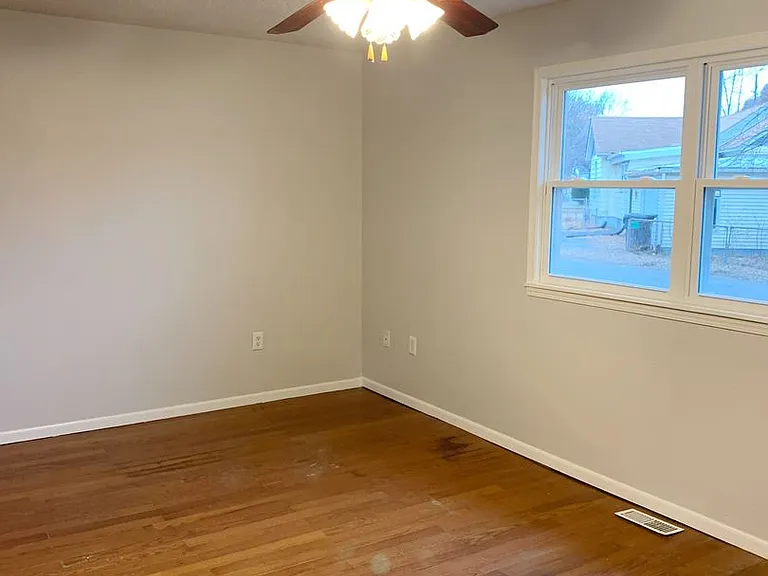4404 Wabash Ave — Photo 10