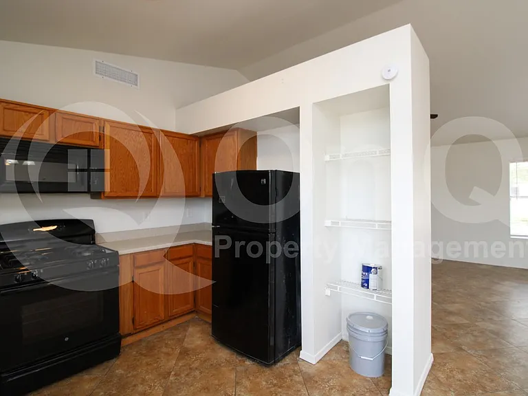 1224 E Huntington Dr — Photo 3