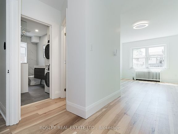 4th image of 210 Westmount Ave #1