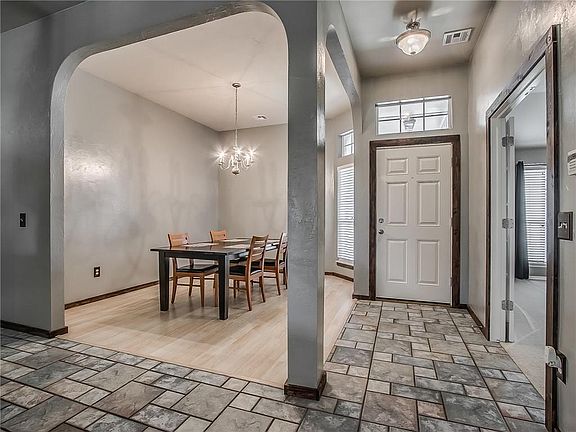 4th image of 14016 Agate Dr