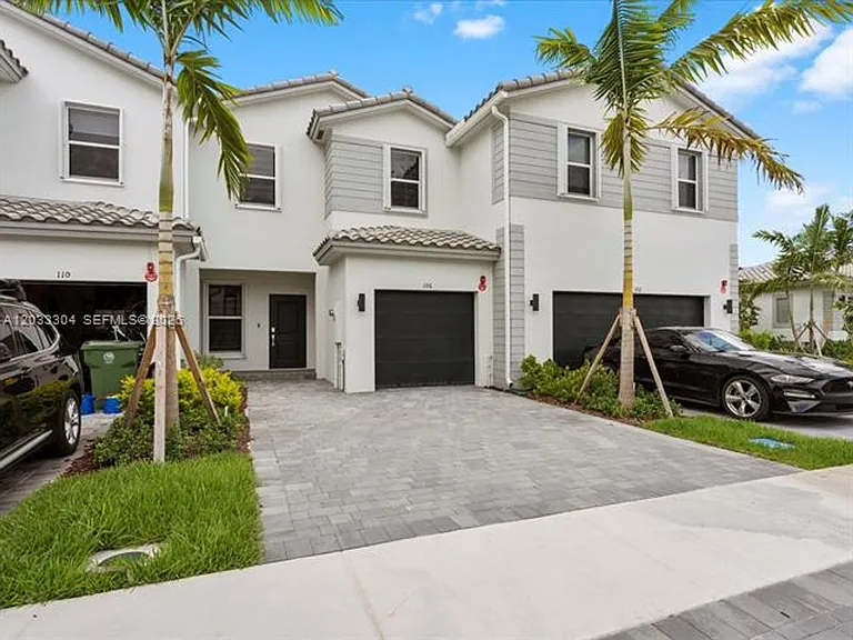 106 SW 184th Pl — Photo 3