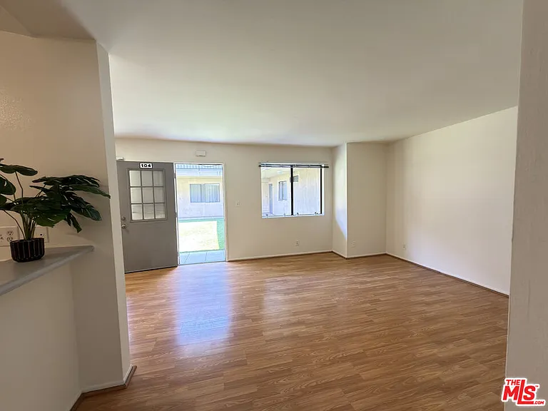326 S Manhattan Pl #104 — Photo 14