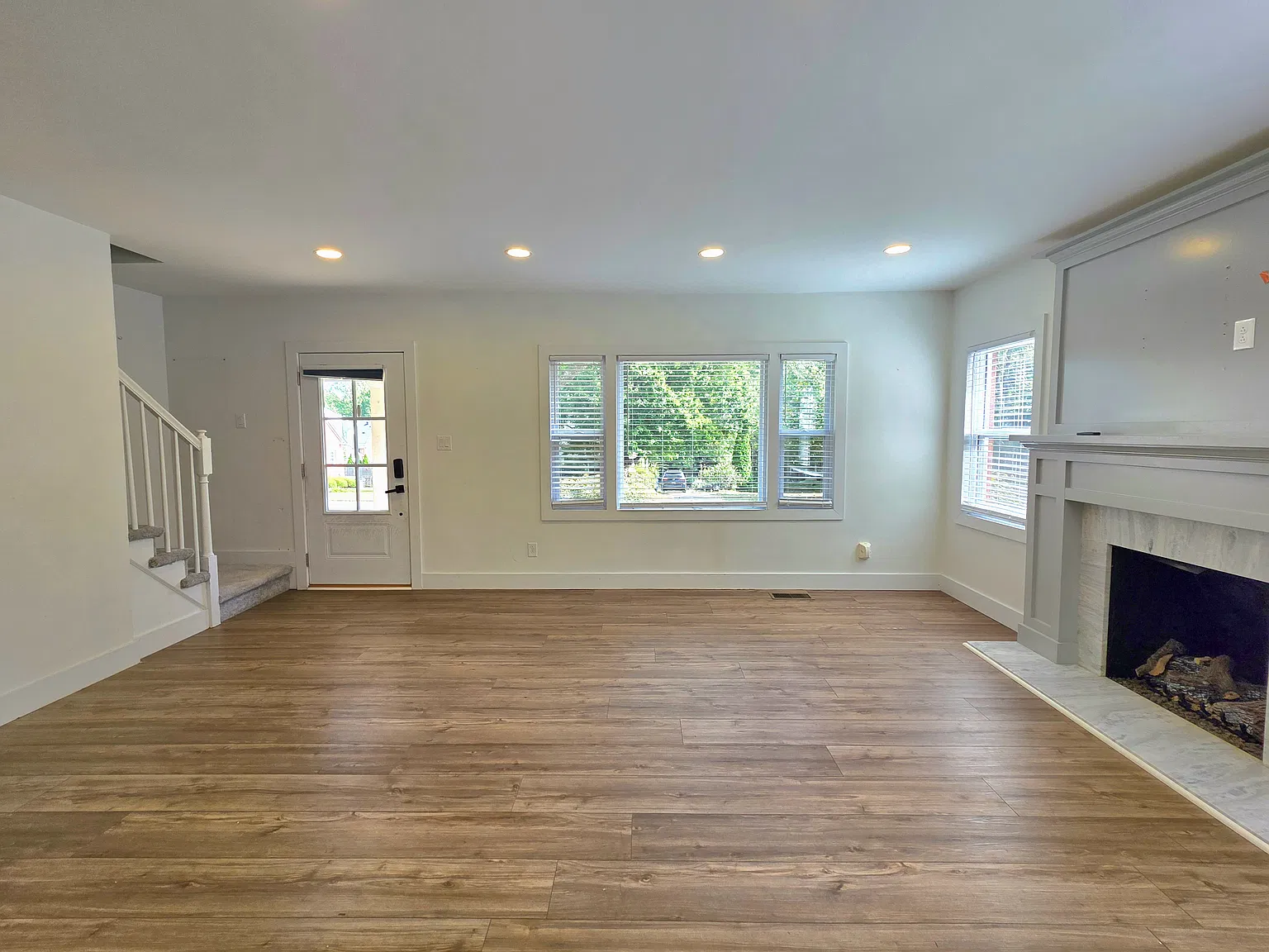 4 bed, 3.5 bath, 2502 sqft, $3,200 — Photo 3