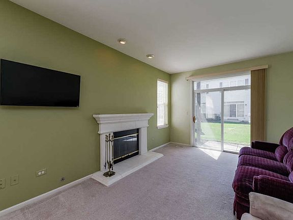 4th image of 833 Genesee Dr #833