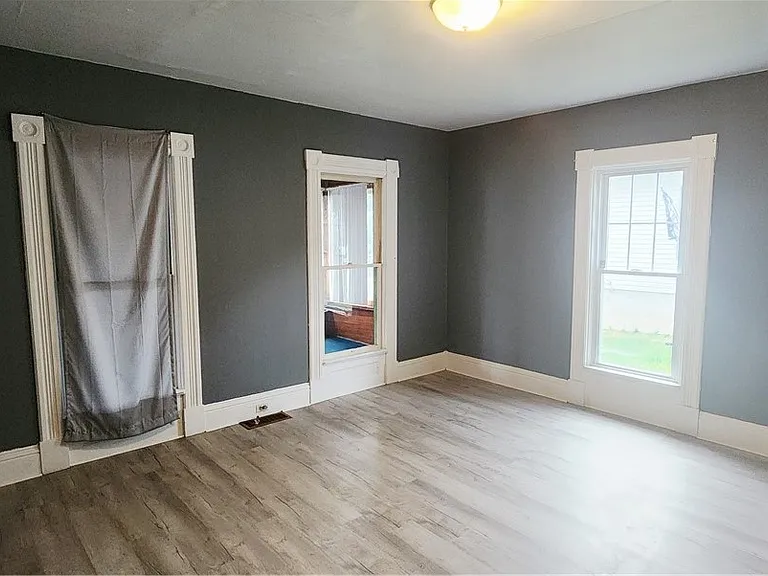 504 Mundy St — Photo 4
