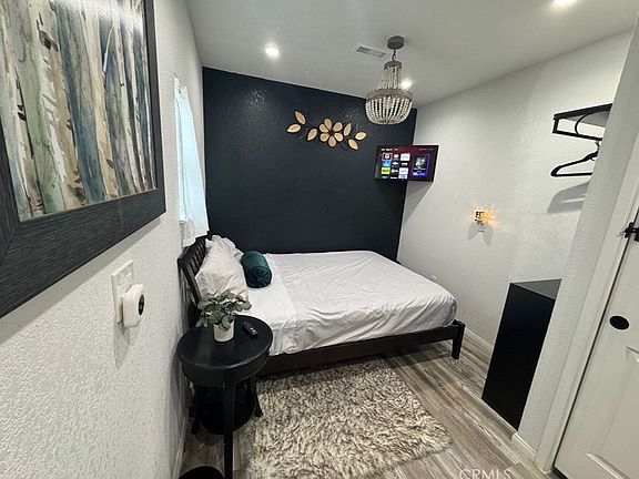 5th image of 33091 Adelfa St