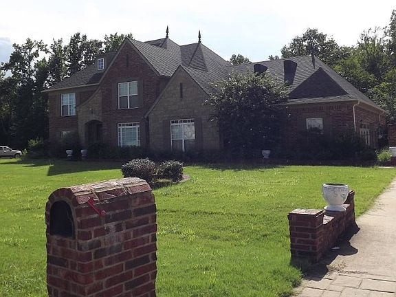 2nd image of 5051 Royston Ln