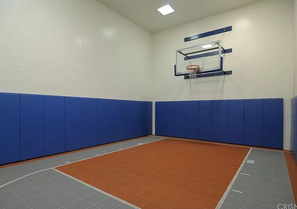 1st image of 21500 Burbank Blvd APT 202