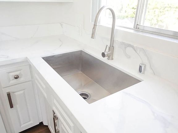 5th image of 2046 14th St APT 11