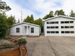 114 Pine Tree Loop, Florence, OR 97439