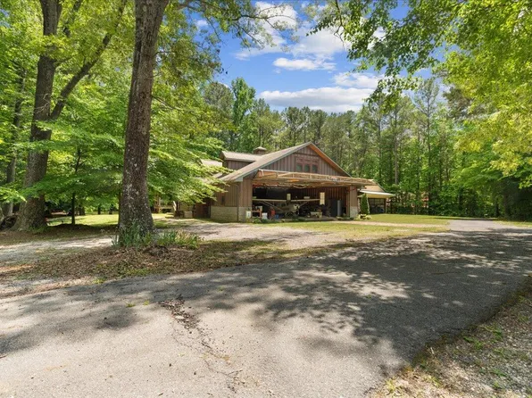 393 Blue Mountain Ln, Trion, GA 30753