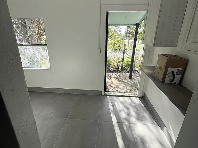 512 N 6th St — Photo 9