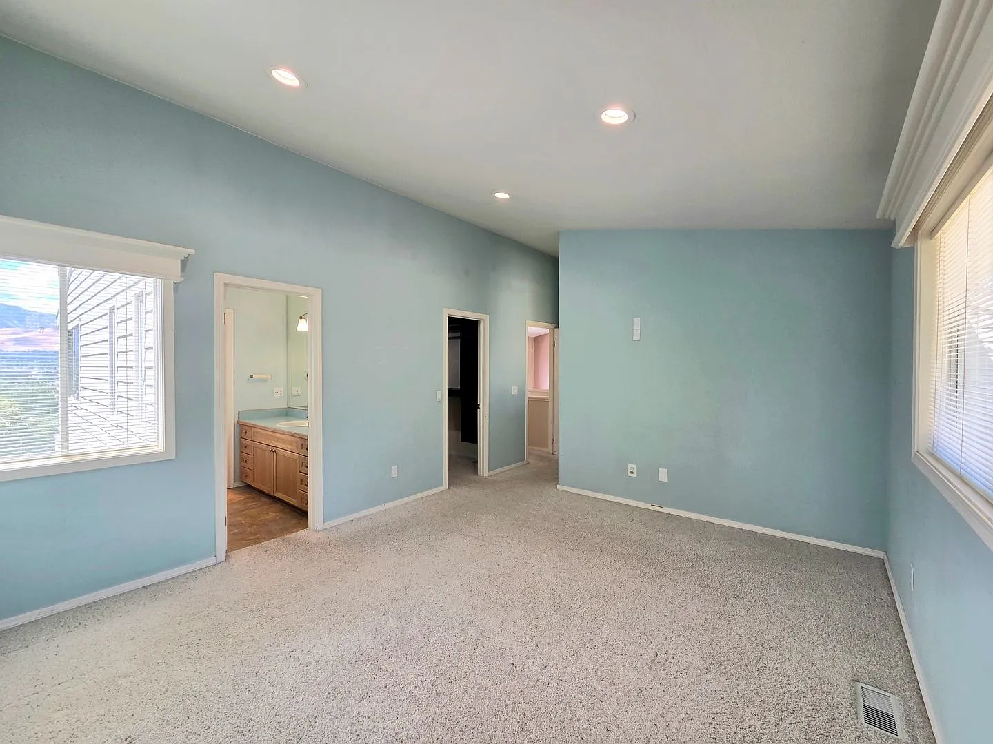 Extra Large 4-Bed, 2.5-Bath for Rent in East Wenatchee SD! — Photo 3