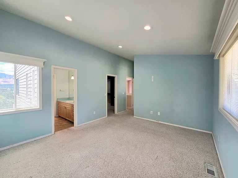 62 15th St NE — Photo 3