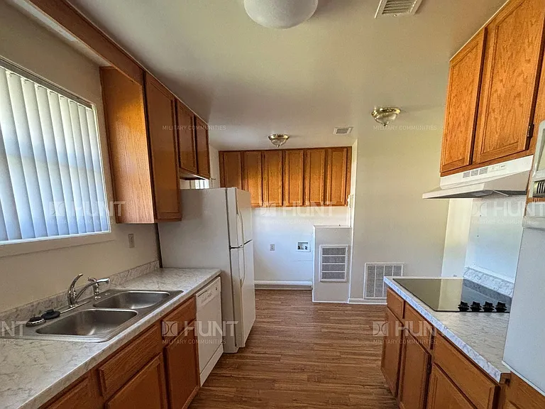 549 Dahlia Dr — Photo 2