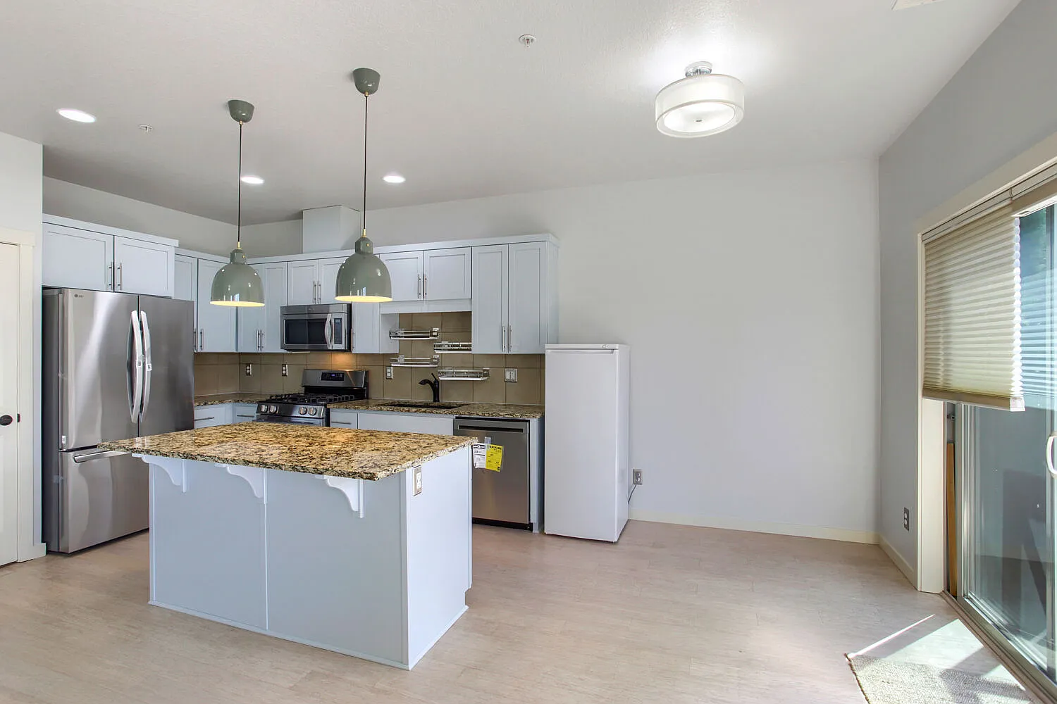 3 bed, 1768 sqft, $2,875 — Photo 2