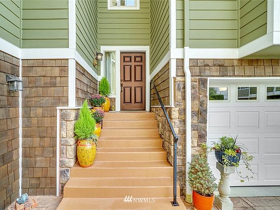 4th image of 205 Avenue E #C