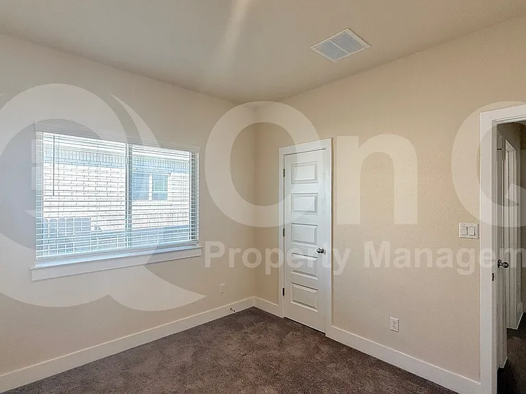 257 James Caird Dr — Photo 9