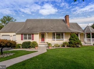 8 Breezy Dr, Erwinna, PA 18920