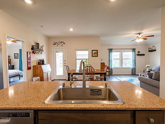 5th image of 1003 Dewy Glen Ln