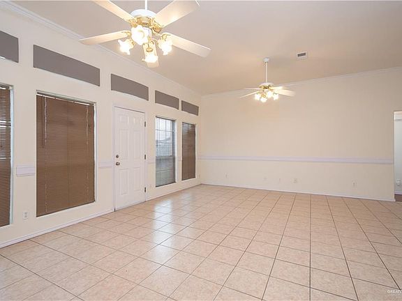 4th image of 2725 Baylor Ave