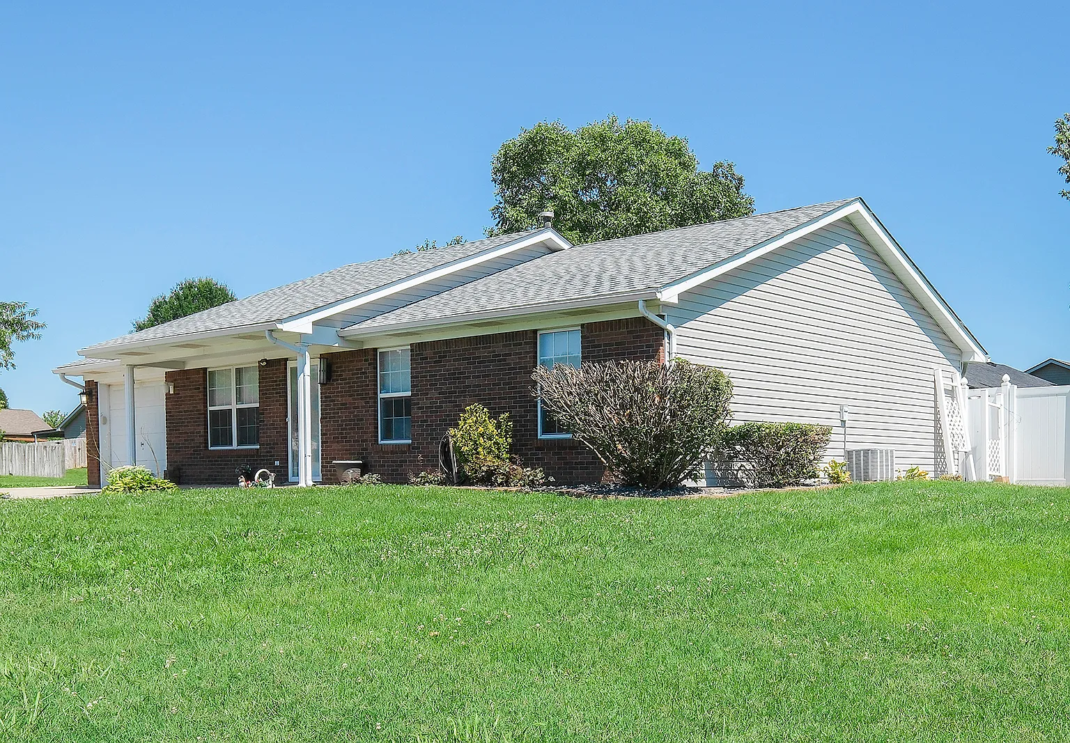 3 bed, 1227 sqft, $2,050 — Photo 3