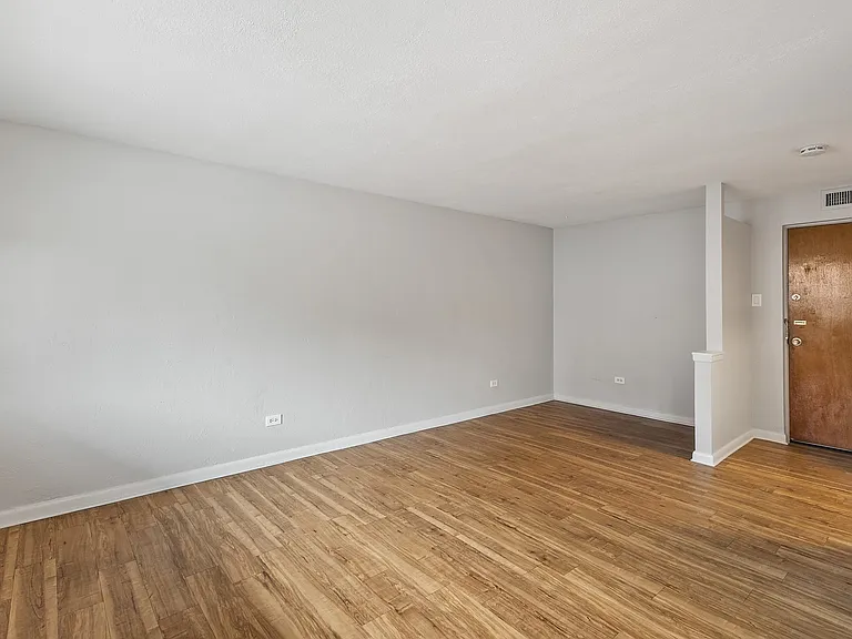 1333 N York St — Photo 26