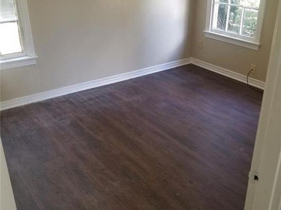 4th image of 250 E Jordan St